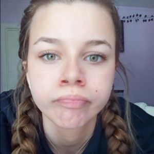 Meet your Posher, Adrianna